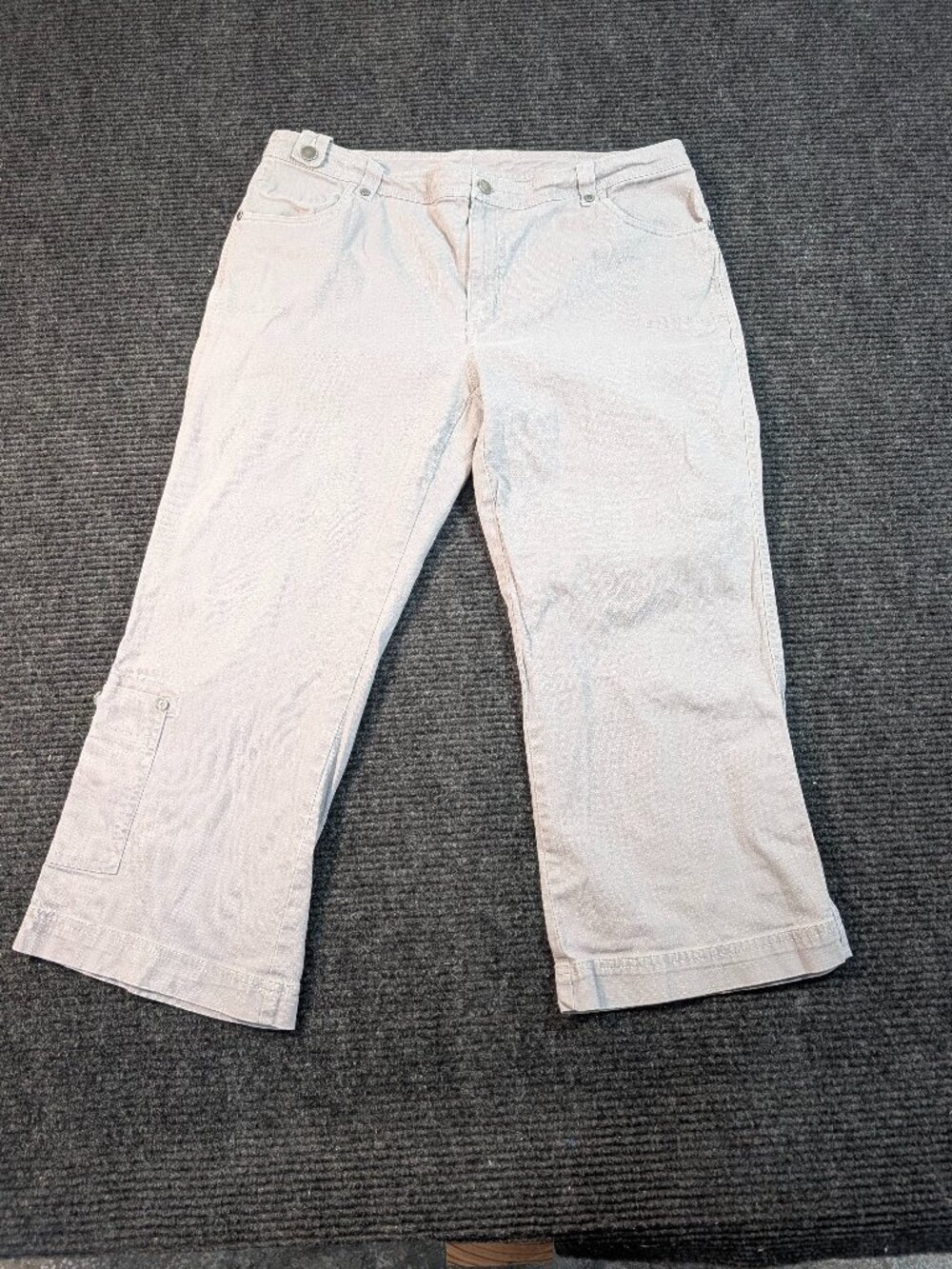 Woolrich Khaki Gray Utility Cargo Capri Crop Pants Size 35 Waist